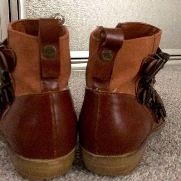 Boots - Picture 4 of 4